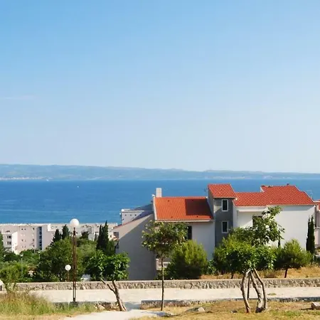 Raquil Apartment *