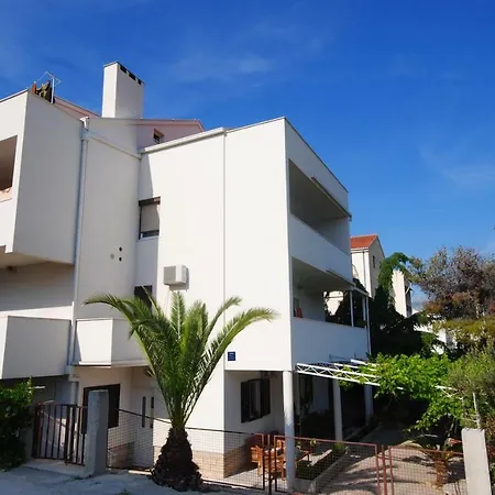 Raquil Apartment *