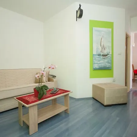 Raquil Apartment Split