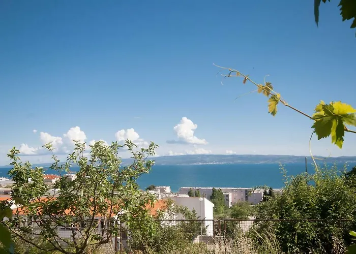 Raquil Apartment Split